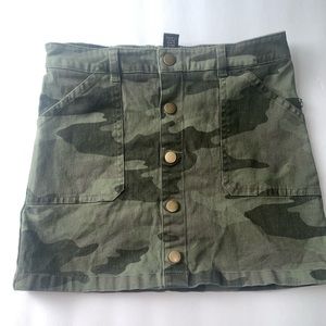 Girl Camo Skirt Forever 21  size 7-8 NWOT